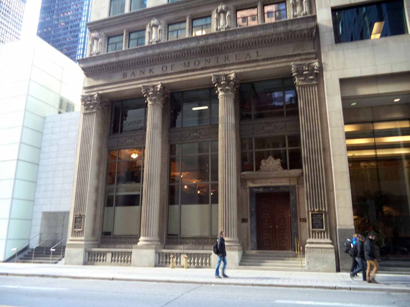 iQ Offices - 302 Bay (building)